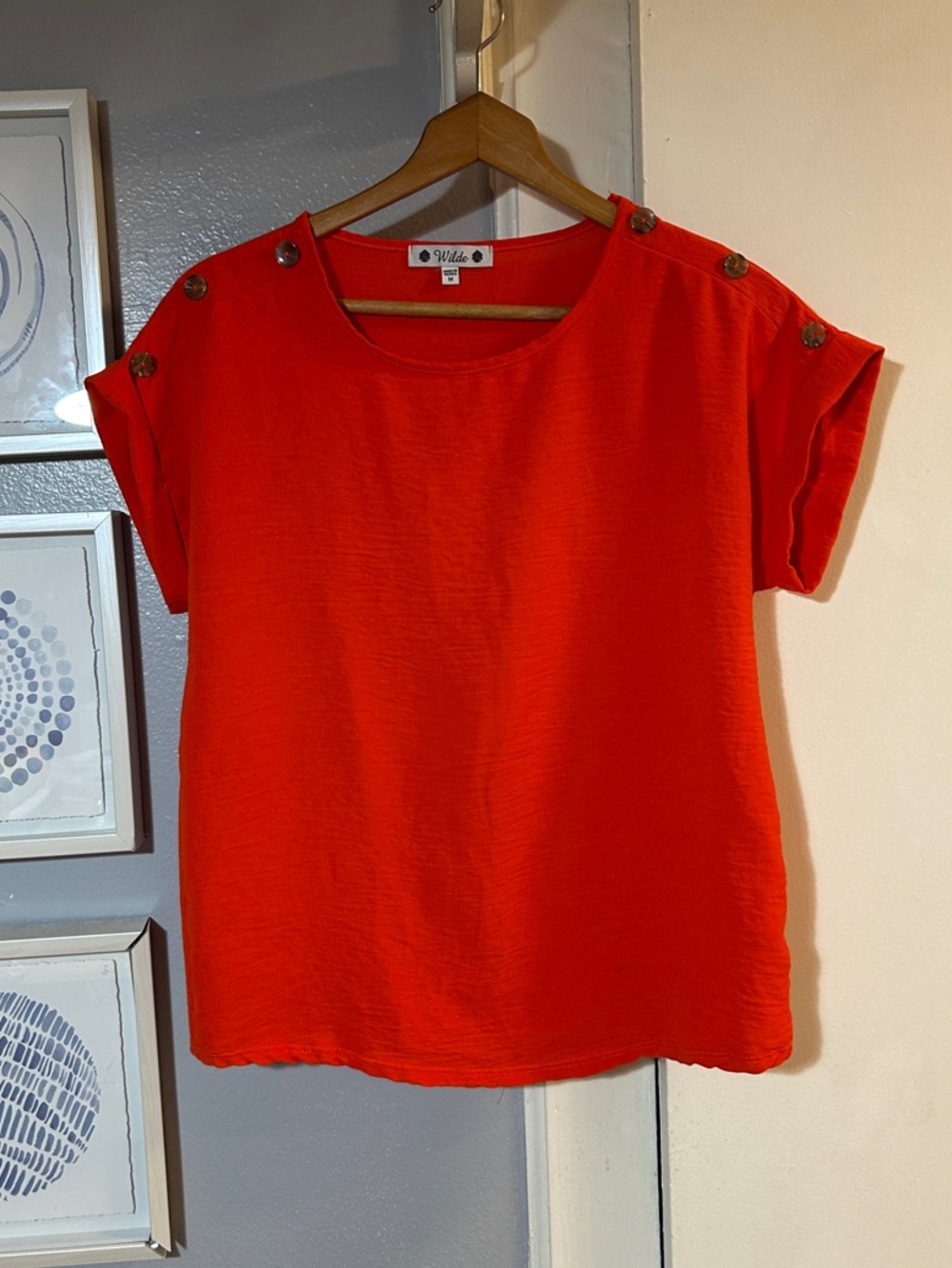 Wila Women’s Bright Orange Button-Shoulder Short Sleeve Blouse Size M